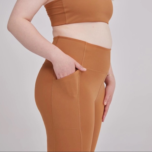 Girlfriend Collective Compressive Pocket Legging in Twig (XS) - Picture 3 of 9